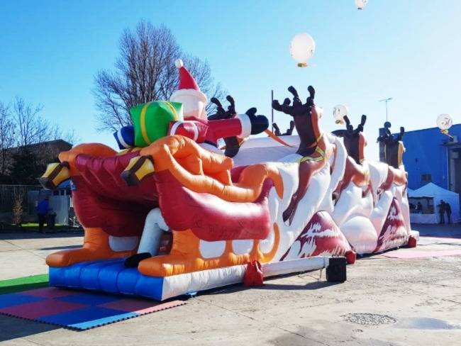 Noleggio e Affitto Slitta di Babbo Natale Gonfiabile per Eventi Aziendali a Torino in Piemonte